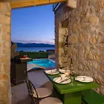 Mare Villa Bol