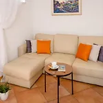 Mare Villa Bol