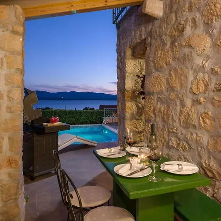 Mare Villa Bol