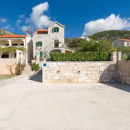 Mare Villa Bol